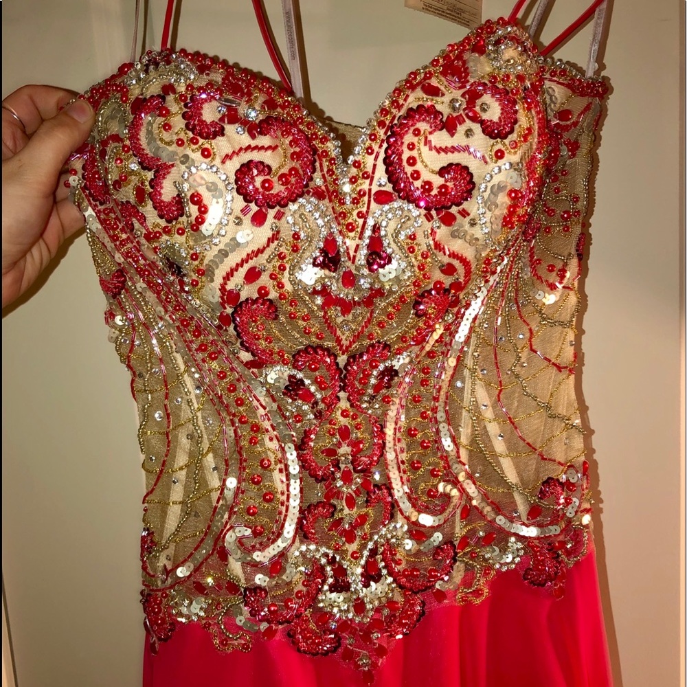 Beautiful prom dress!!